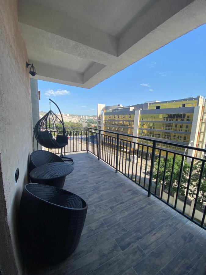 New Apartment With Terrace Tbilisi Bagian luar foto